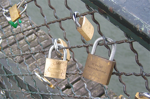 pont-des-arts-hookup